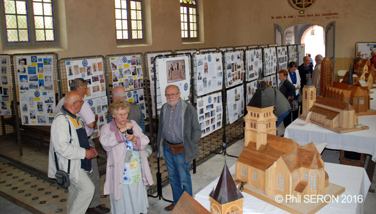 Exposition 2000 histoires de mon village " temples et églises" à Monneaux dans le sud de l'Aisne