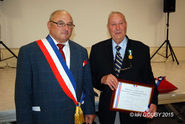 remise de la médaille d'honneur régionale, départementale communale échelon or à François GIRARD à Artonges dans l'Aisne