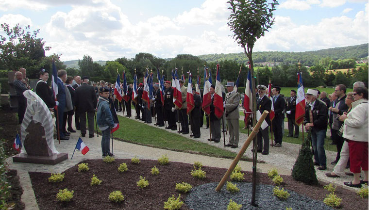 Inauguration de la stèle des Anciens Combattants de toutes les guerres "Morts pour la France" à Brasles dans le sud de l'Aisne
