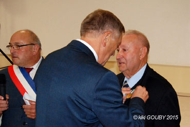 remise de la médaille d'honneur régionale, départementale communale échelon or à François GIRARD à Artonges dans l'Aisne